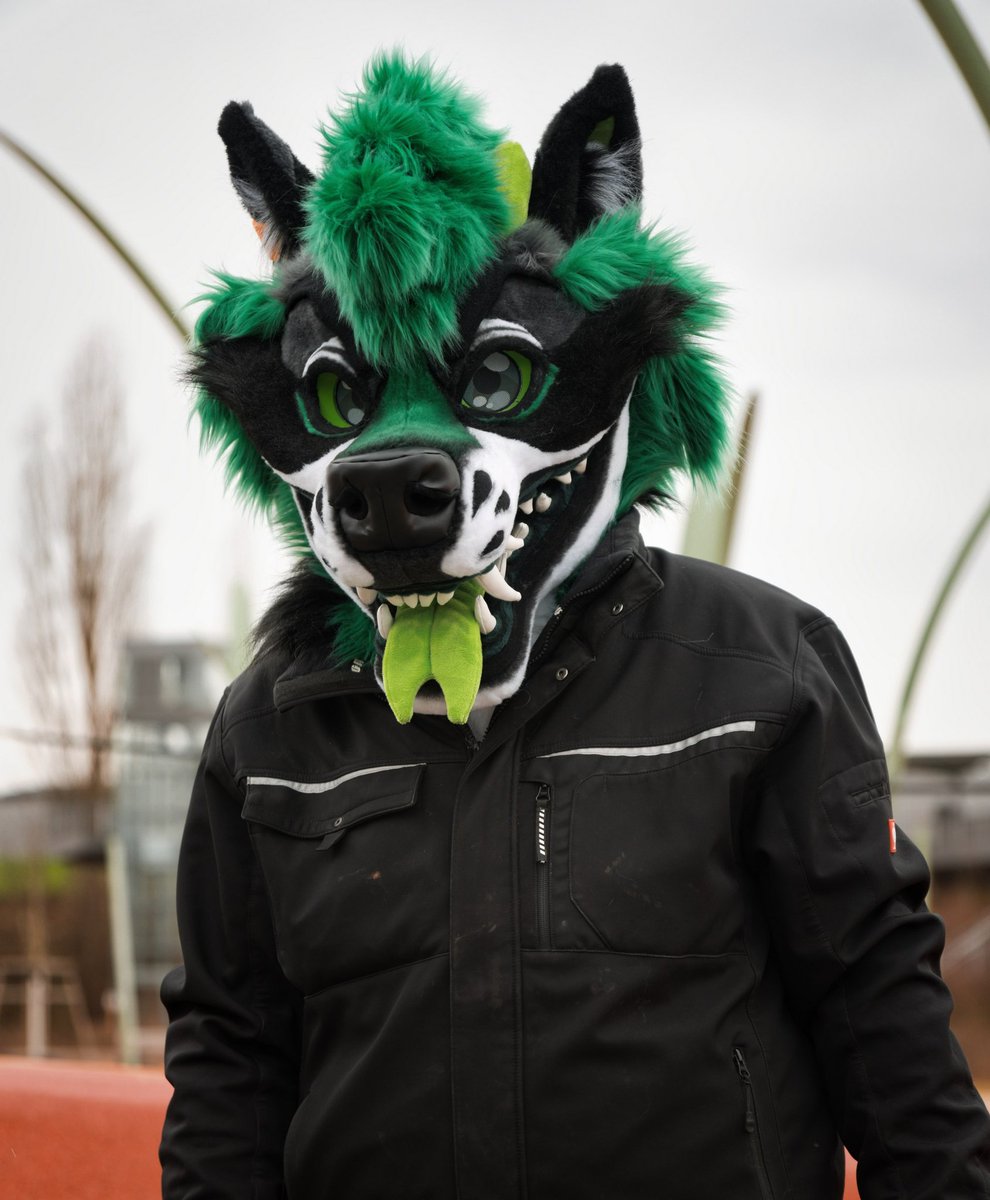 Mutecyberwolf's tweet photo. Happy #FursuitFriday everyone ^^
Hope you all have a good day :3

🪡 @KupferBeast 
📸 @lebaston100 https://t.co/QyGTWzulIR