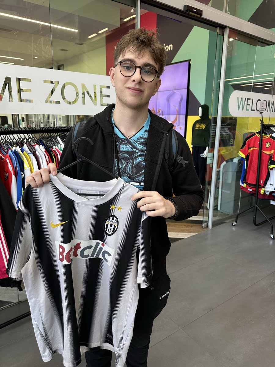 Retro Football Shirts.com tweet media