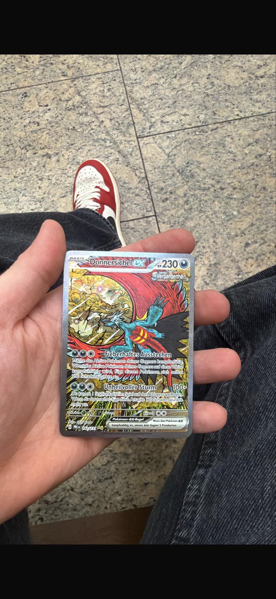 ElFeivel's tweet photo. Bought a tin for 25€ und got lucky I think https://t.co/ehjSOdhmNM