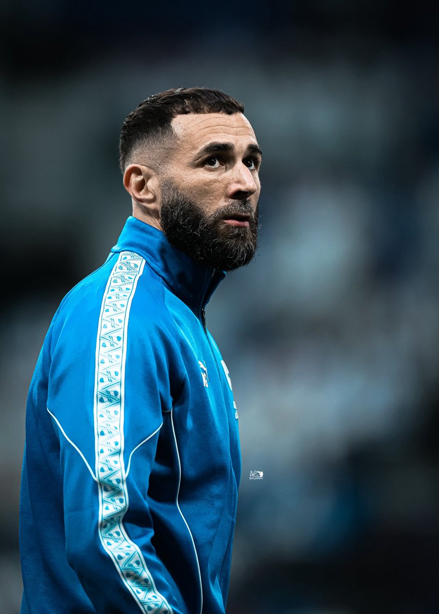 Actu_KB9's tweet image. 🚨 𝗠𝗔𝗧𝗖𝗛𝗗𝗔𝗬

Après avoir manqué les 2 dernières sorties, Le Nueve est enfin de retour dans le groupe d'Al Hilal. 
Il affronte Al Najma (18e) ce soir. 🔥

Coup d'envoi 20H

#AlHilal #Benzema