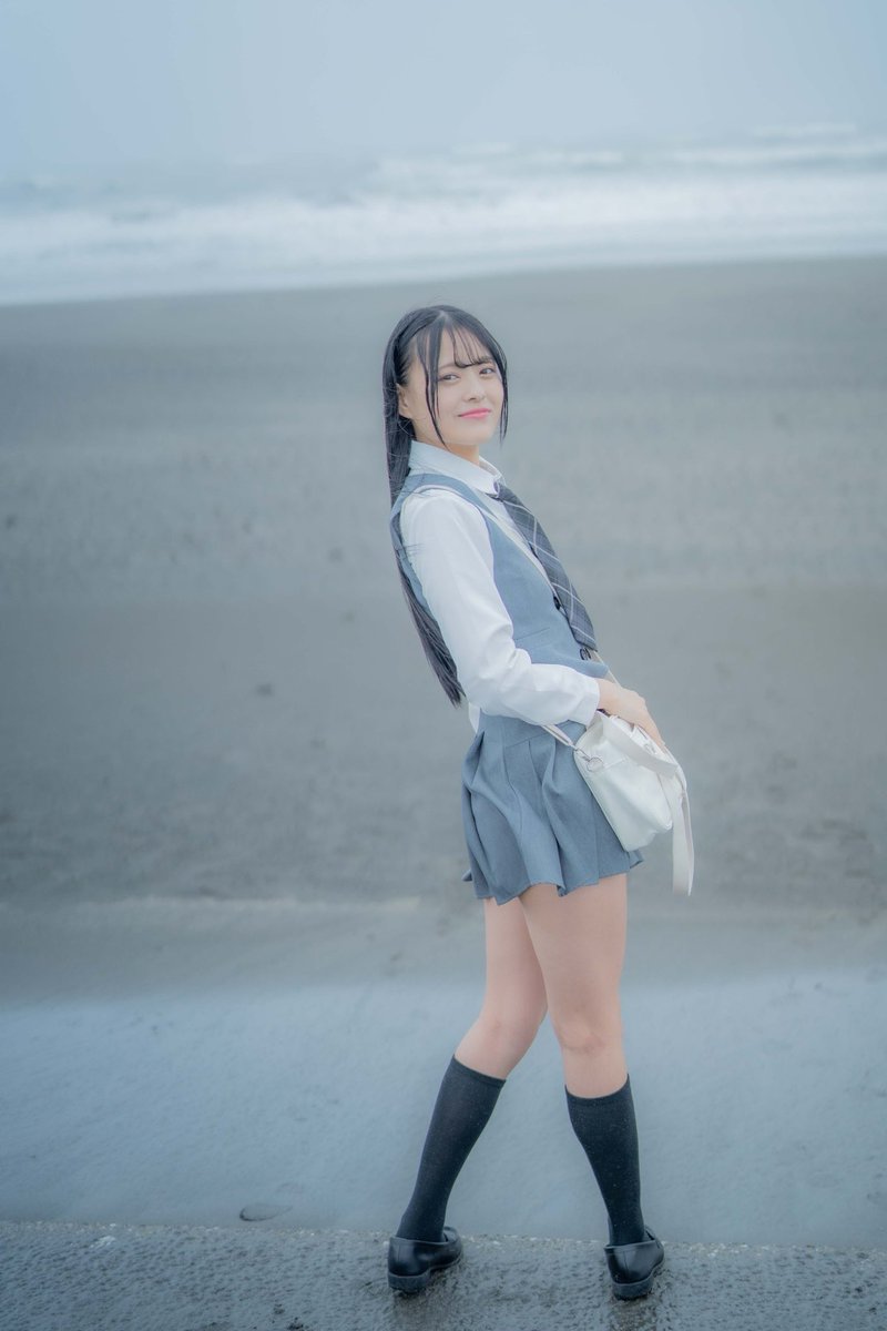 gravure_kantoku's tweet photo. 世界中が二刀流に熱狂する中
【極限の布面積】と【究極の攻め】

二刀流を極めた一作がリリース

最後に手にしたのは「究極のV（勝利）」ではなく
「最高のT」

月見るい 引退作
『さよならTフロント』
@tsukimi_rui28 

9回裏、バックスクリーンに叩き込む
究極のグランドスラムを見届けろ

#二刀流 https://t.co/OfYCuSnkjL