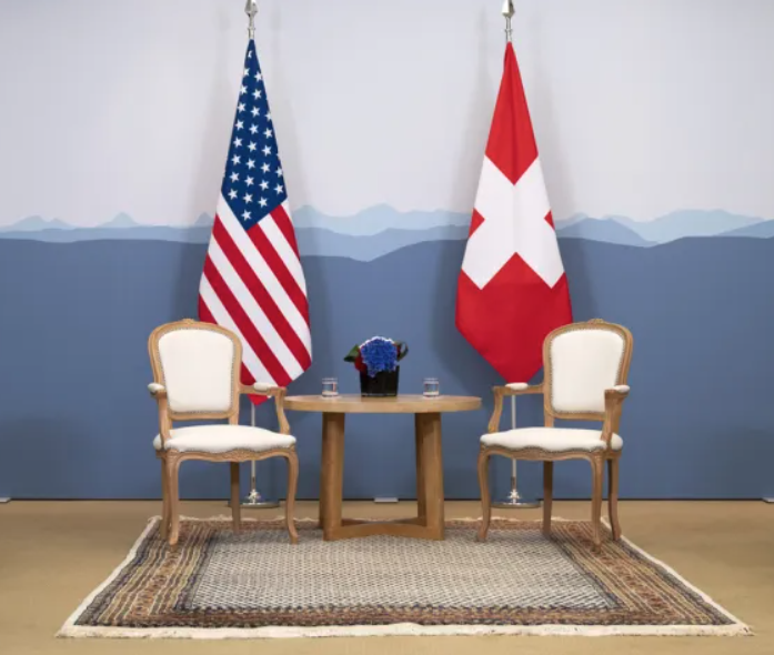 BurkhardtPhilip's tweet image. Der #Bundesrat hat entschieden, die Verhandlungen mit den #USA über ein #Handelsabkommen weiterzuführen.
Er ist der Ansicht, dass es "zur Stabilisierung der bilateralen Handelsbeziehungen und weiteren Verbesserung der Exportmöglichkeiten für Schweizer Unternehmen beiträgt". (1/2)