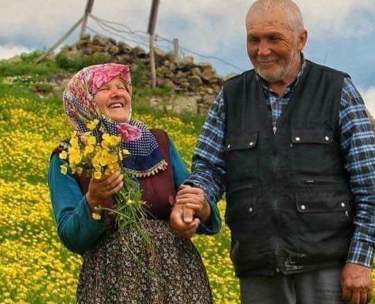 Türkiye’de kadınlar, erkeklerden 5,2 yıl daha uzun yaşıyor. (TÜİK)