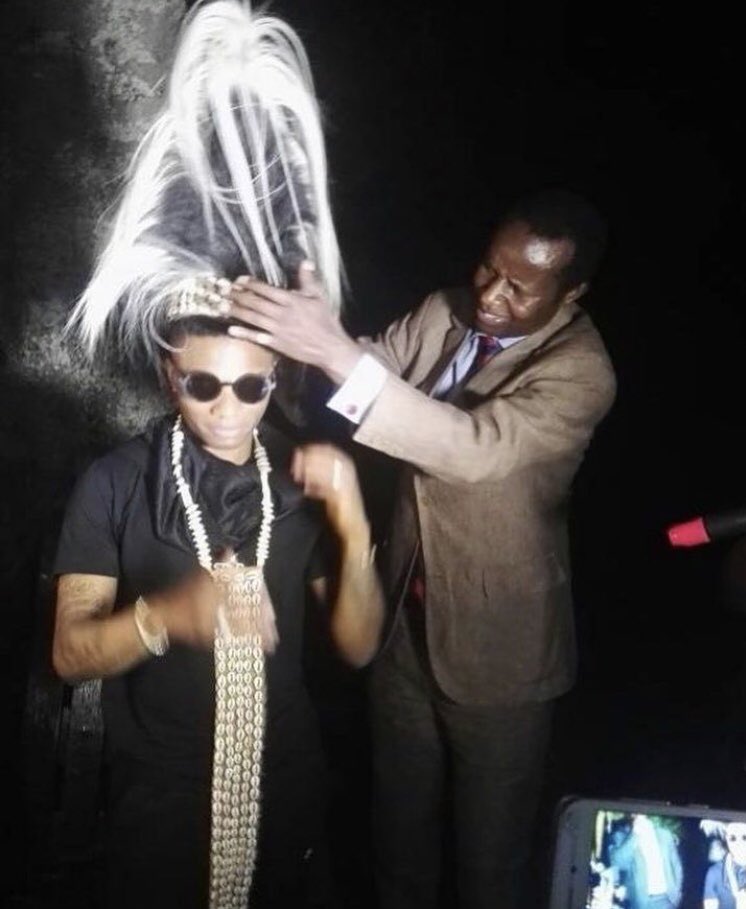 AfricaFactsZone's tweet photo. Wizkid received the "Machala" chieftaincy title from the Buganda Kingdom in Uganda in 2017.

The Kika troupe also performed his song, Daddy Yo to entertain him.

He received the title ahead of his sold out concert at 20,000 capacity Lugogo Cricket Oval in Kampala. https://t.co/ky0LebmCql