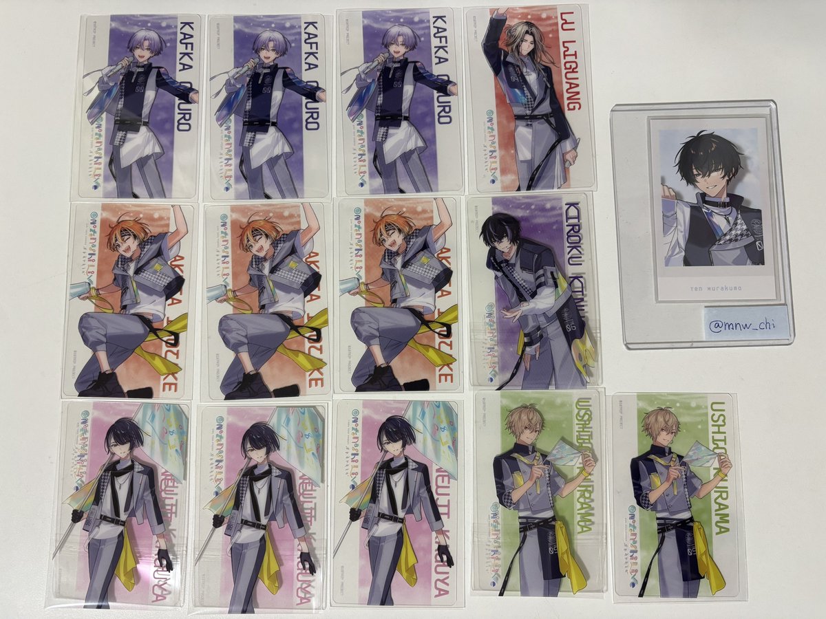 交換】18TRIP エイトリ おもライ 特典 チェキ風カード 缶バッジ クリア