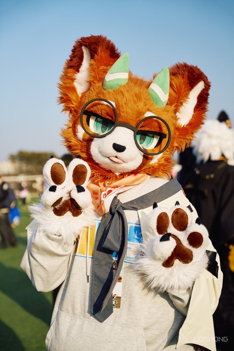 #FursuitFriday #FursuitEveryday #Fursuit
 
다함깨 브이!!😉😘

📸: <a href="/Logmong_/">Logmong</a>