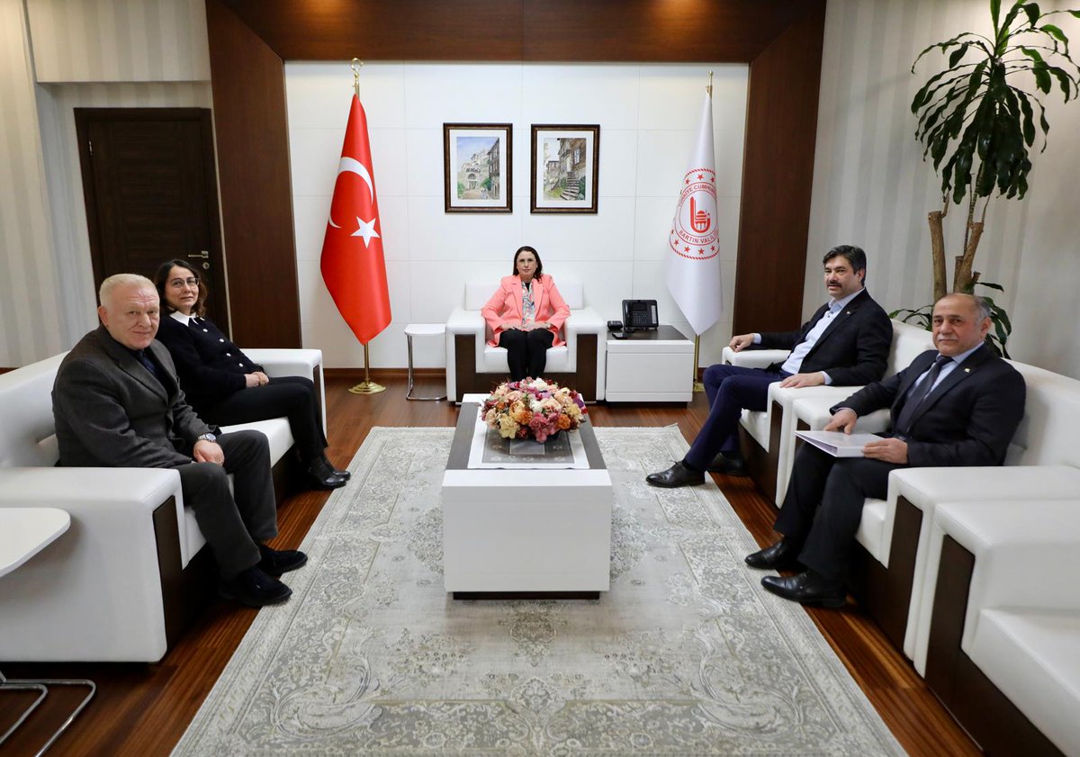 Genel Başkanımız
Levent Uslu

Bartın İl Yönetim Kurulu Üyelerimiz ile 

Bartın Valisi
Dr. Nurtaç Arslan'ı
ziyaret etti.

Bartın İl Özel İdaresi’nde çalışan Memurlarımız hakkında yapılan görüşme ve misafirperverlikleri için teşekkür ederiz.

<a href="/tcbartinvalilik/">T.C. Bartın Valiliği</a>
<a href="/MIANurtacArslan/">Dr. Nurtaç Arslan</a>