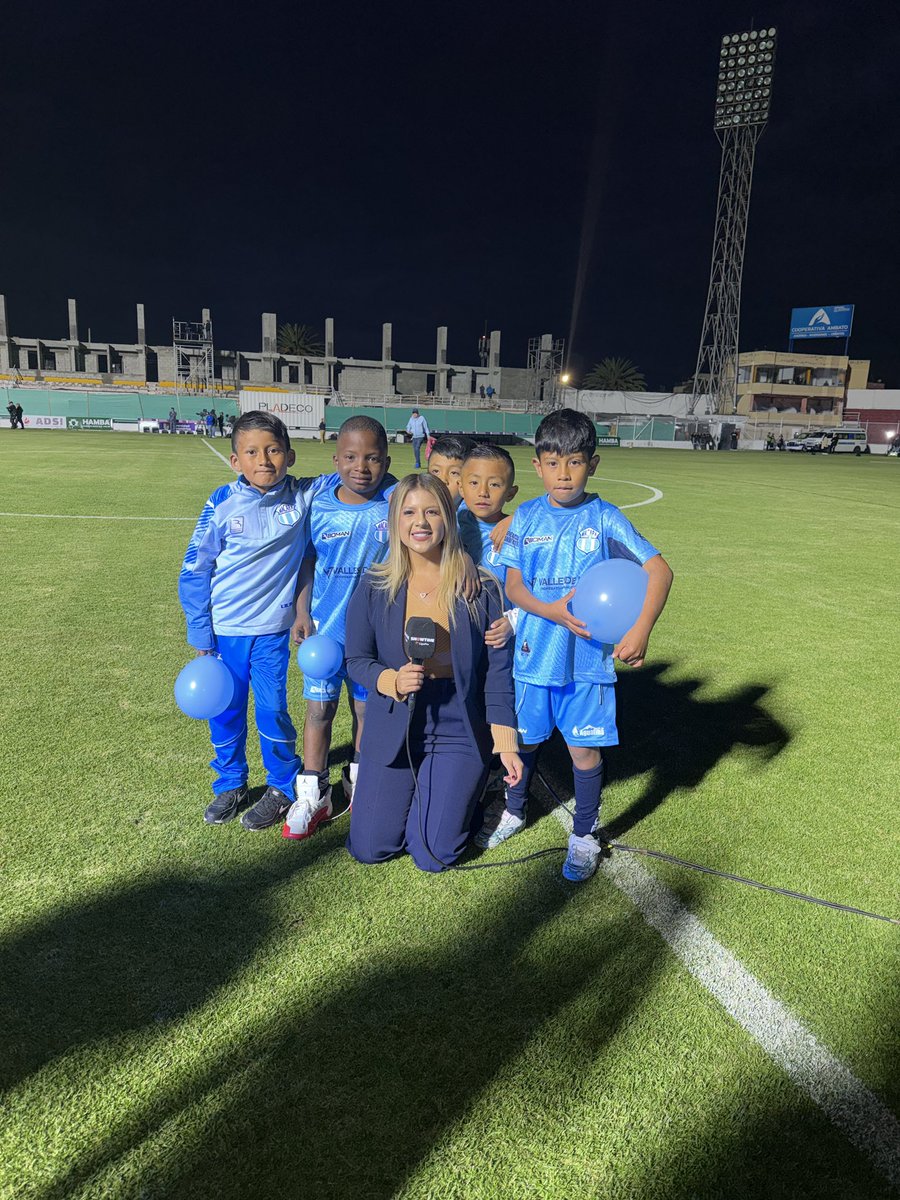 johacalderon11's tweet photo. Felicidades a toda la hinchada de @Macara_Oficial. Un acierto por parte de la dirigencia renovar al técnico que te llevó a ese cupo por la Sudamericana, pero más un entrenador que dignificó este hermoso deporte al ir y buscar la victoria en la última fecha ante Aucas, aunque ese triunfo le quitaba la localía por el cupo a la fase de grupos.

El conjunto celeste fichó este año donde estaban las necesidades y sigue en buen camino en su scouting de extranjeros.