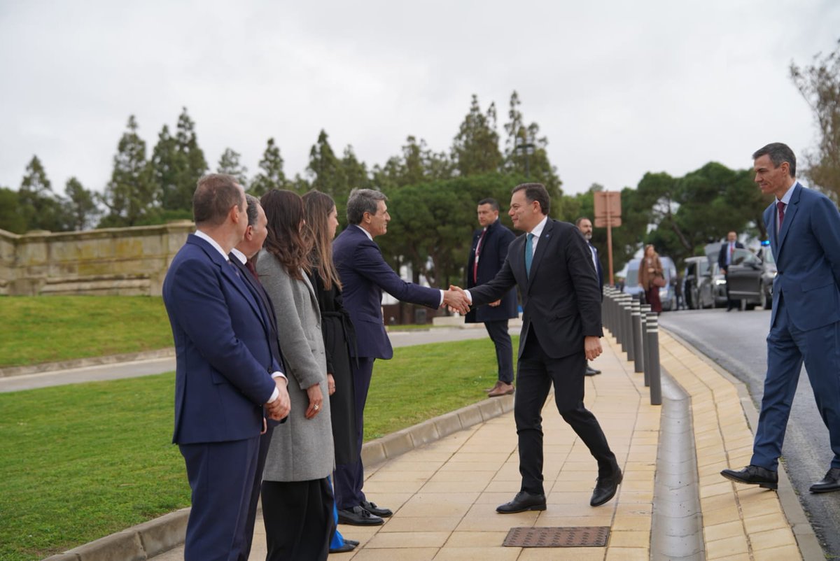 DelegGobAND's tweet image. 🇪🇸🇵🇹 @PedroFdezGob asiste hoy en La Rábida #Huelva a la XXXVI Cumbre Hispano-Portuguesa, encuentro bilateral que presiden el jefe del Ejecutivo, @sanchezcastejon , y el primer ministro de la República Portuguesa, Luís Montenegro