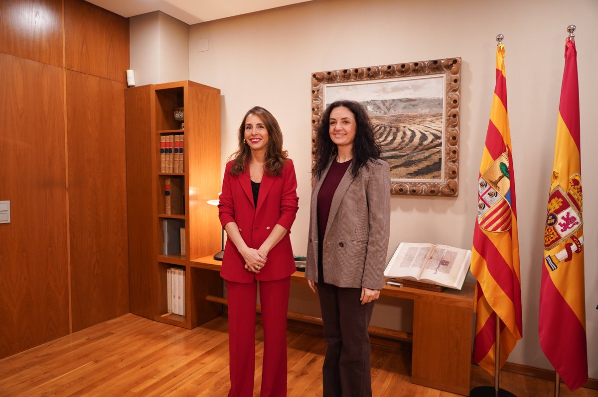 iu_aragon's tweet photo. No apoyaremos la investidura de Jorge Azcón.

@marta_abengo acusa a PP y Vox de usar #Aragón “como un peón” dentro de sus negociaciones estatales, en su comparecencia tras la reunión con la presidenta de las @cortes_aragon, María Navarro.

👉https://t.co/wze3T0vU1P https://t.co/M36KaAJgfh