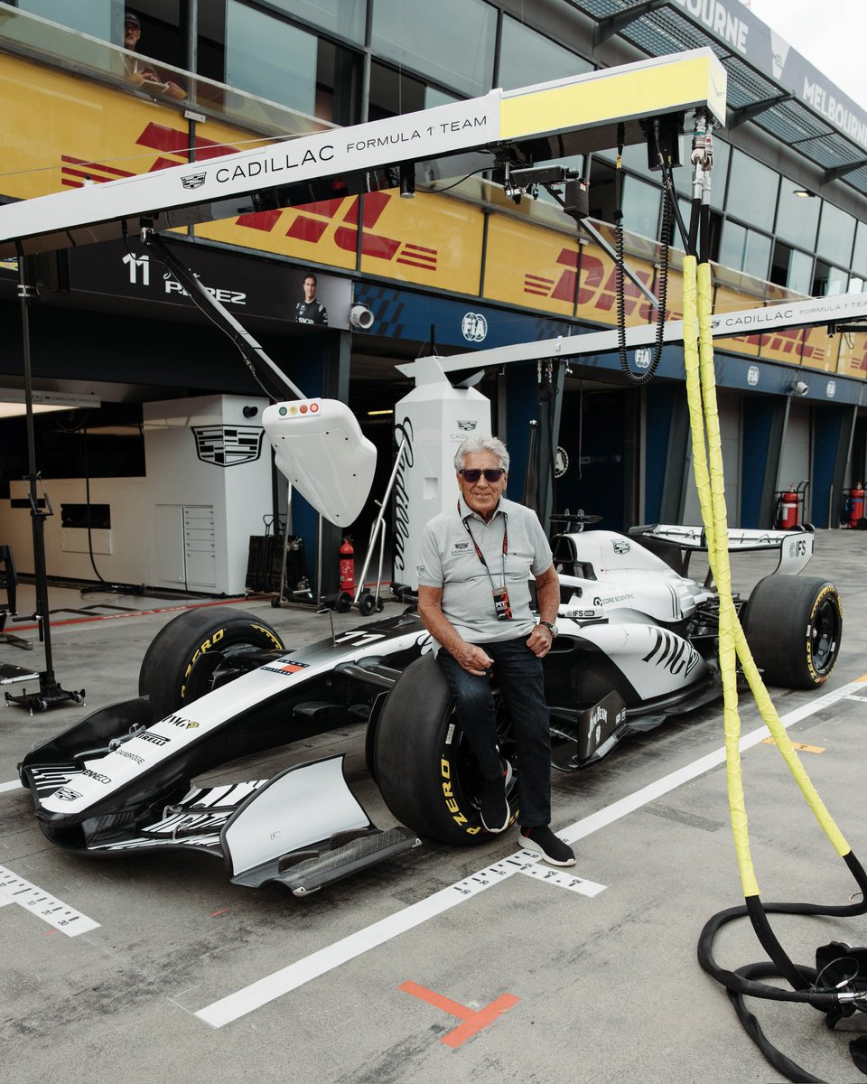 🏎️ El legendario Mario Andretti, de vista en el pit de @Cadillac_F1 #F1 #AustralianGP