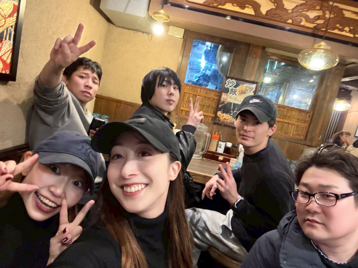 YuaChan_S2's tweet photo. 舞台『私立探偵 #濱マイク -罠- THE TRAP』
@hamamike_stage 

本日、８公演目‼️
ご観劇ありがとうございました🕵️‍♀️🌹

この前アンサンブルの皆で
🍜を食べに行ってきました！🔥

何度もご一緒させていただいている
安定と信頼の心強いアンサンブルズ🤝😭
毎日みんなで切磋琢磨してます⚔️✨

#濱ステ https://t.co/4DSeVAgL7E