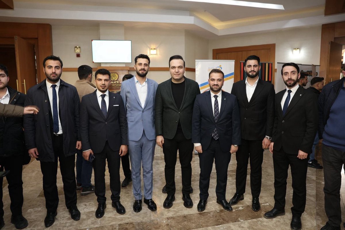 Genel Başkanımız sayın Yusuf İBİŞ’i aziz şehrimiz Elazığ’da misafir etmekten büyük bir onur, mutluluk ve heyecan duyduk.

Şehrimize teşrif ederek bizlere bu gururu yaşattığınız için teşekkür ediyor, sizleri her zaman Elazığ’ımızda görmekten memnuniyet duyacağımızı ifade ediyoruz.