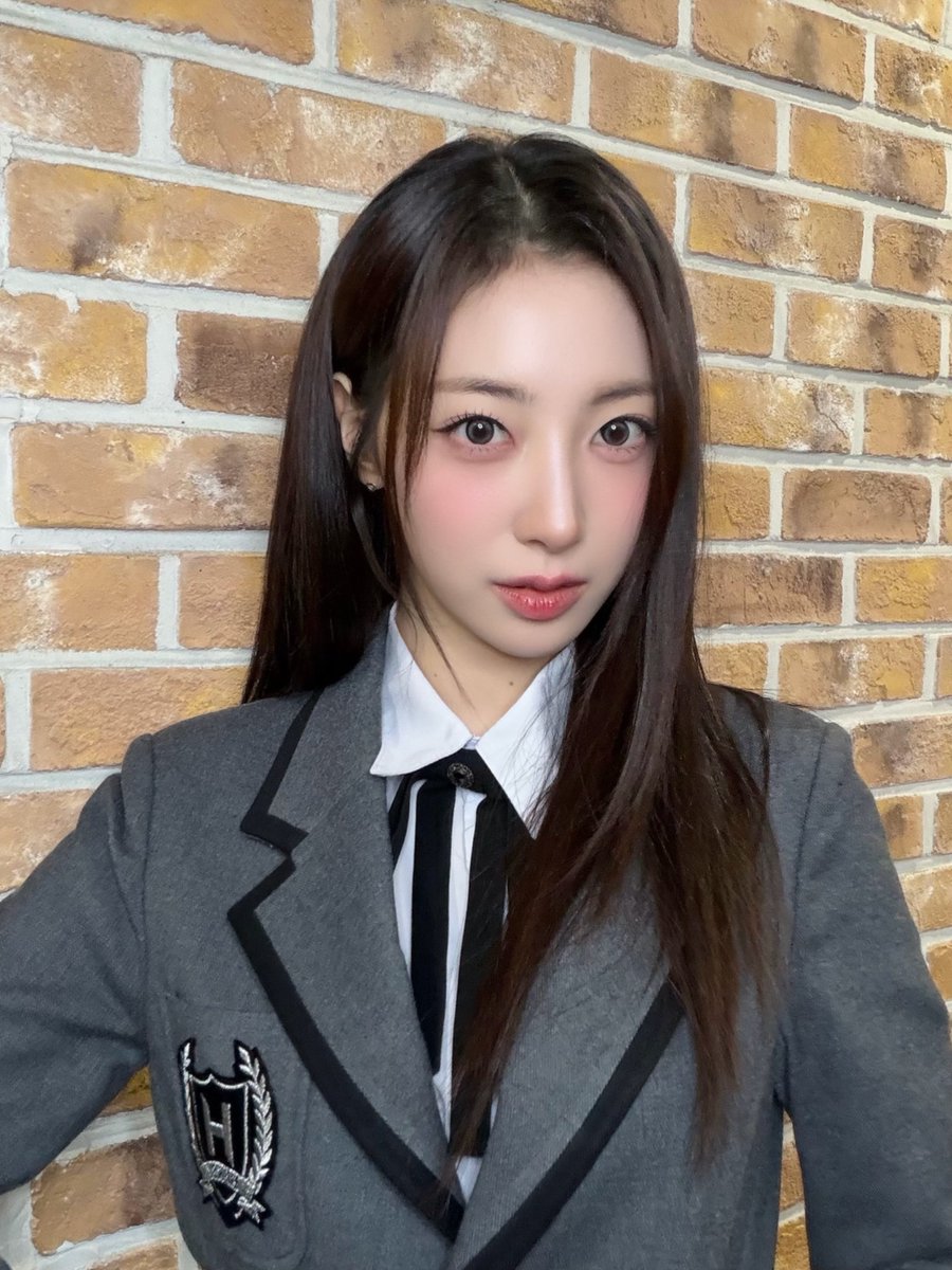 H1KEY_official's tweet photo. [🔮💗] 오늘 내 첫사랑은 누가할랭..💕

#H1KEY #하이키 #ハイキー
#RIINA #리이나 #リイナ 
#GORUN https://t.co/LHwB6vMti8