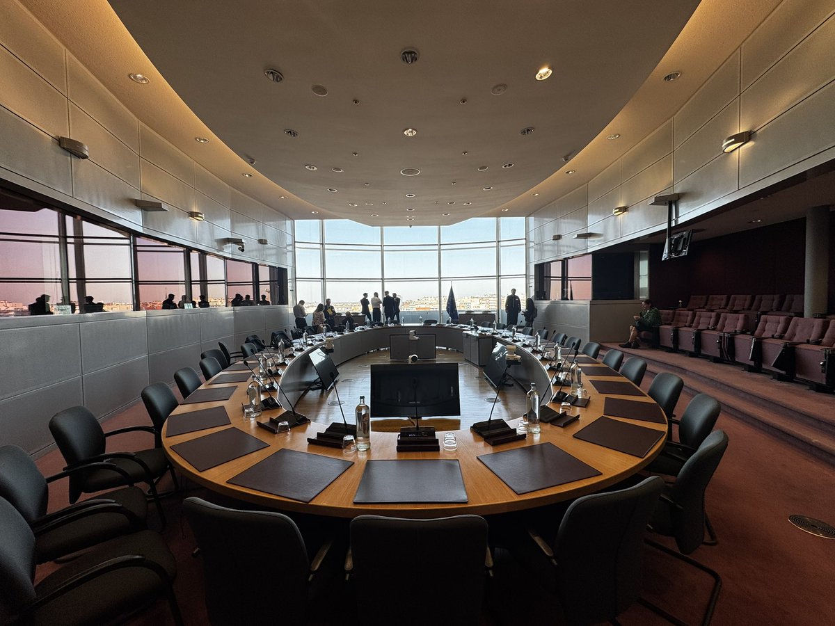 Manufacturing NI tweet media