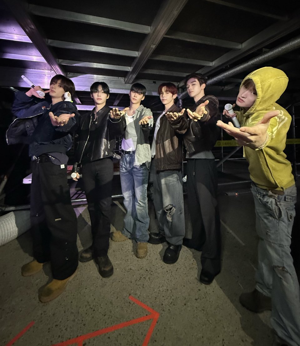 lixo_ny's tweet photo. 待って誰もソヒがRIIZEくんの中で1人だけコラ画みたいで、パネルみたいだと思わないんですか?! https://t.co/yHSW97LjfX