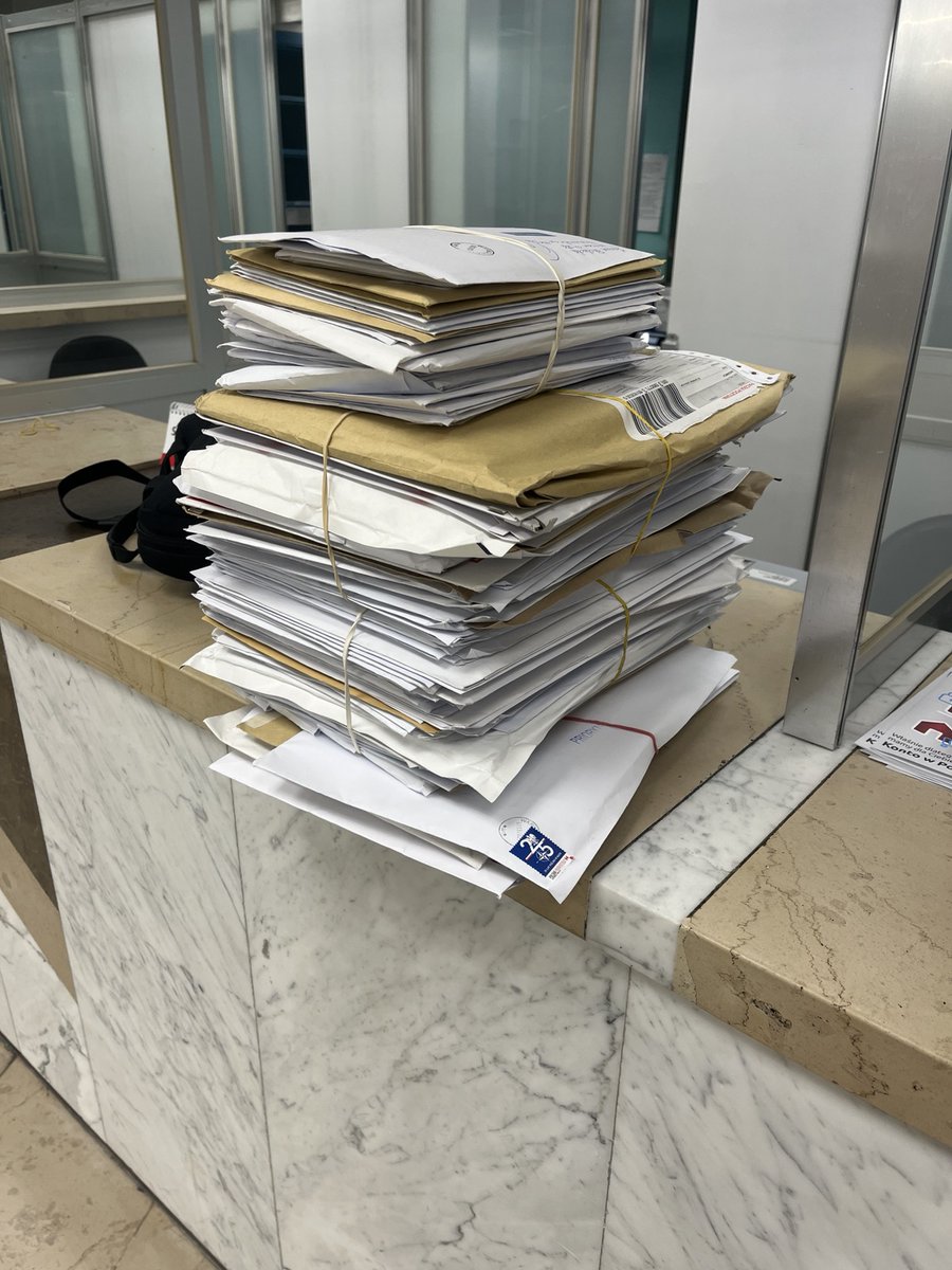 Szanowni Państwo, serdecznie dziękujemy za każdy głos wsparcia dla niezależnych sędziów. Na zdjęciu listy poparcia,które odebraliśmy tylko  dzisiaj, a przesyłki odbieramy nawet kilka razy dziennie. Jesteśmy wdzięczni za Państwa zaangażowanie. 

Zbliżamy się do ostatniej