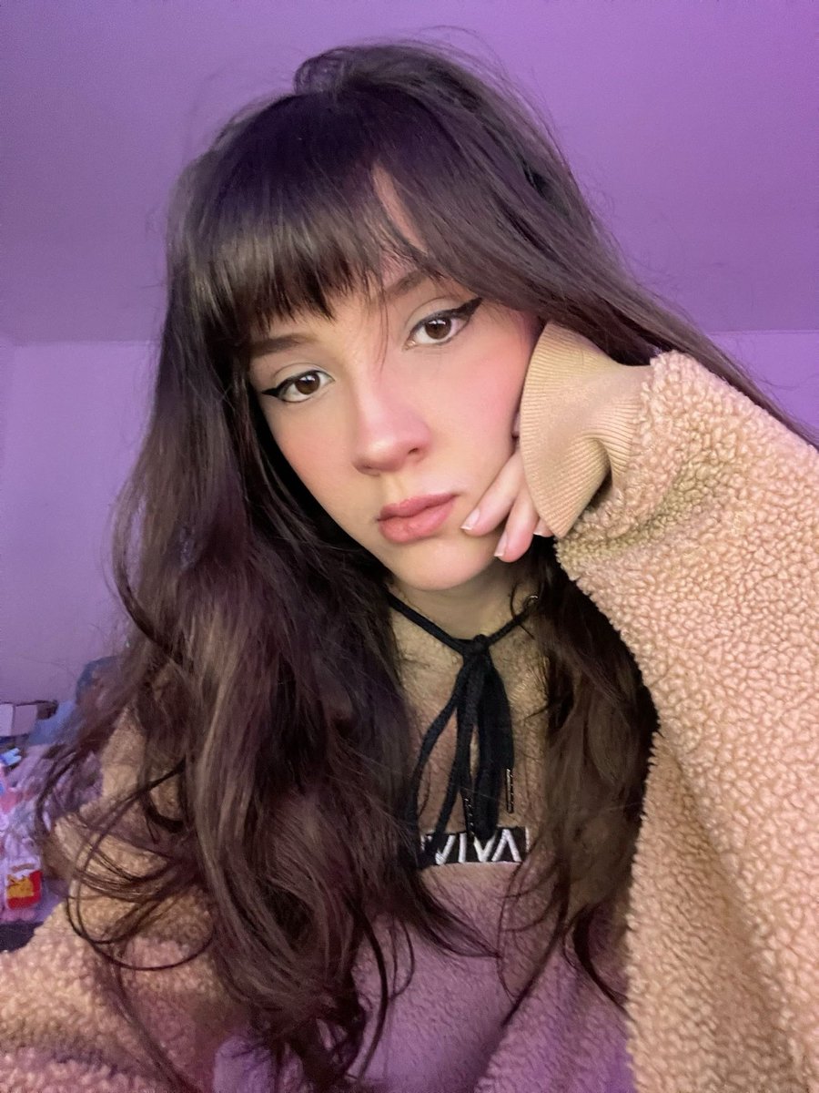 Emilia tweet media