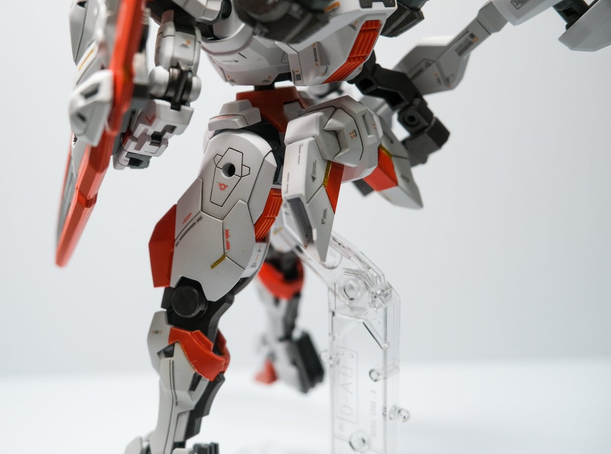 T_sink_'s tweet photo. ついにガンプラ素組み卒業🎉
キャリバーン完成…！！
・ゲート処理（ヤスリ）
・デカール貼り
・改造（シールとか）
・部分塗装+墨入れ
・つや消しトップコート
初めてにしては良くできたかな！！
色々なガンプラ作品を見たいから
ガンプラ仲間と繋がりたい🤔
#ガンプラ好きと繋がりたい 
#ガンプラ https://t.co/vAi7KqeIGD