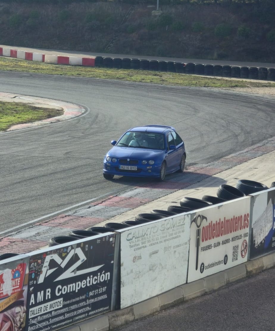 MoonRacingTeam's tweet photo. 📻 Tras el primer test de temporada, este fin de semana seguimos poniendo a punto el coche.

📦 ¡Toca probar las nuevas chuches en simulación de carrera

Evento organizado por @TandasPrivadas en el circuito de @CircuitKotarr

#gowithmoon
#sepuedebajar https://t.co/rSQxpjhR00