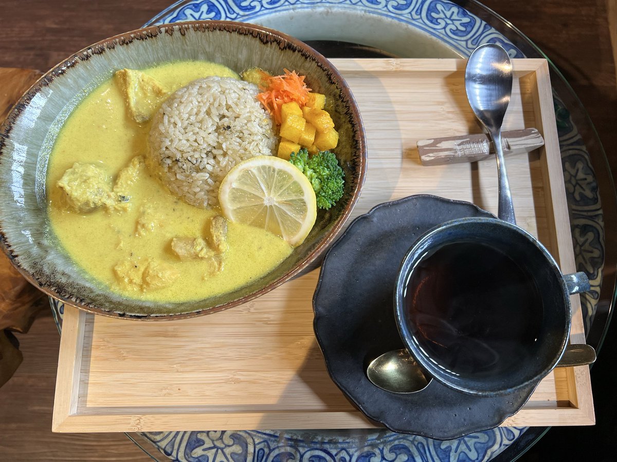 cherry_1pie's tweet photo. 今日の収穫
・reimei cafe（久喜市）
　薬膳カレー
　狭山の和紅茶
　薬膳カレーは、限定っぽいので、すぐ無くなりそうです。カレーも紅茶も、美味しかったです。 https://t.co/IIfuOyEoFD