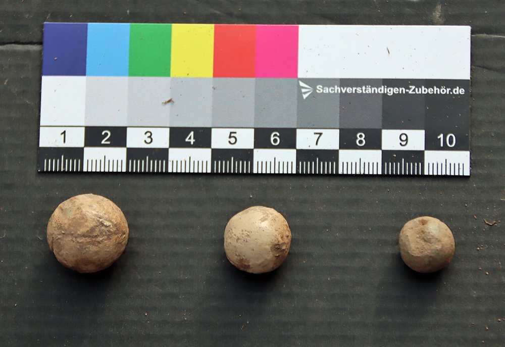 BasedInChurton's tweet photo. Thanks again to @robnant21 and @Helenus_ for a fun and educational day in a Churton field yesterday with Rob's metal detecting skills producing both intriguing and more predictable items from the 17th century to 2003. On the blog at: https://t.co/2iBDT4bKBu https://t.co/aoJgeuHWNw