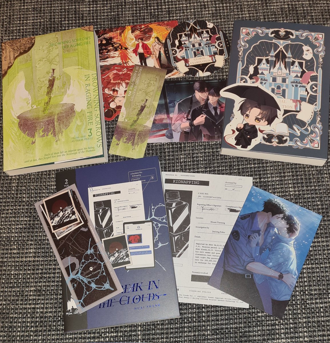 mikasmind4's tweet photo. More book mail 🎉 thank you @happibess as always for holding the GO 🥰🫶🏻 https://t.co/OOrZ79nGqh