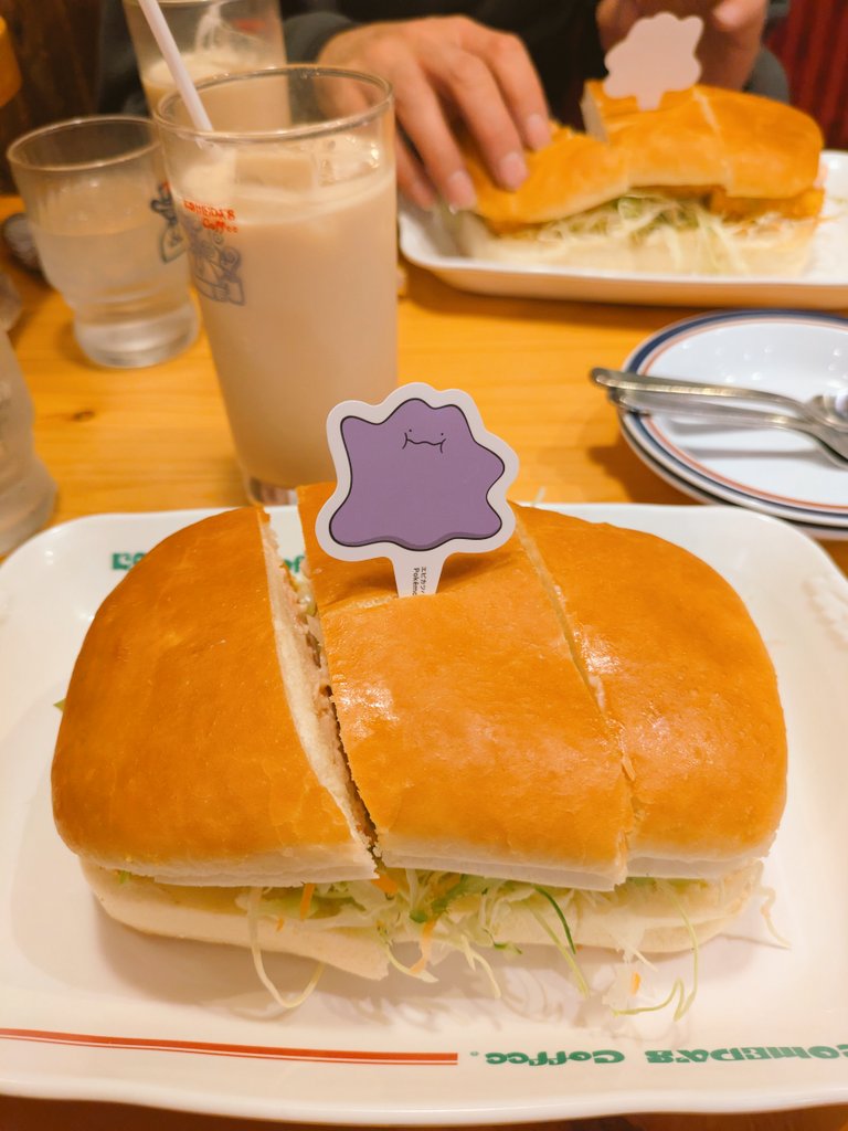 yunko99's tweet photo. コメダ行って来たよ☕
おさつボールは残念ながら売り切れ🥲量がたくさんだったのでサンドイッチは持ち帰り🥪
全部で4つ分頼んだんだけど、なんとチャームが被り無しでコンプリート✨
色んなのに付けよ🥰 https://t.co/qisX7QdCE7