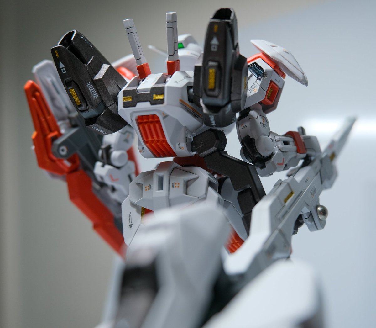T_sink_'s tweet photo. ついにガンプラ素組み卒業🎉
キャリバーン完成…！！
・ゲート処理（ヤスリ）
・デカール貼り
・改造（シールとか）
・部分塗装+墨入れ
・つや消しトップコート
初めてにしては良くできたかな！！
色々なガンプラ作品を見たいから
ガンプラ仲間と繋がりたい🤔
#ガンプラ好きと繋がりたい 
#ガンプラ https://t.co/vAi7KqeIGD