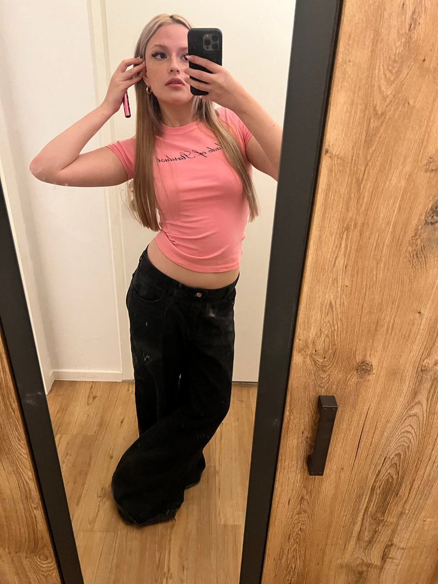 Molly3AfterDark's tweet photo. tell me what you’re thinking https://t.co/Iq58RPPt1K