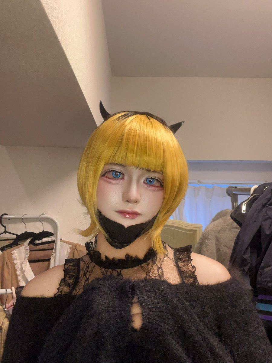 唯一想着偶像的金发女路人