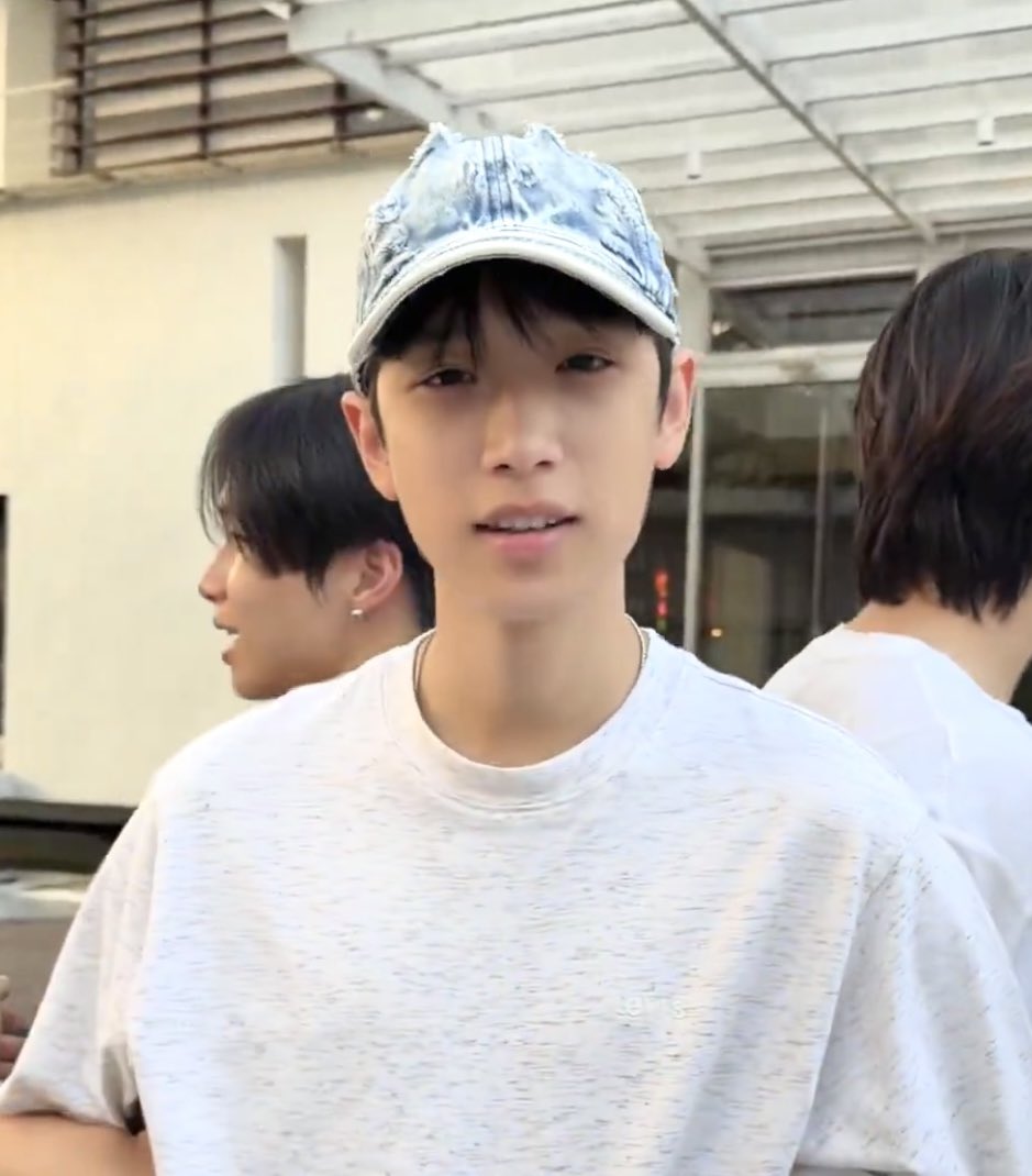 ถ่ายเมื่อวาน                                         ถ่ายวันนี้