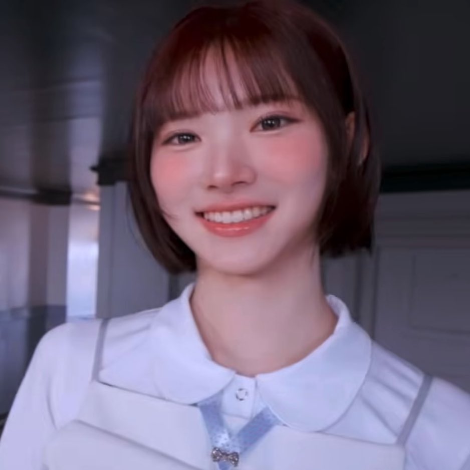 뽀뽀하고 완전 만족스러운 표정 짓는 거 졸귀...
머리 잘라서 더 동그래진 것도 쮸쫀쿠 그 자체