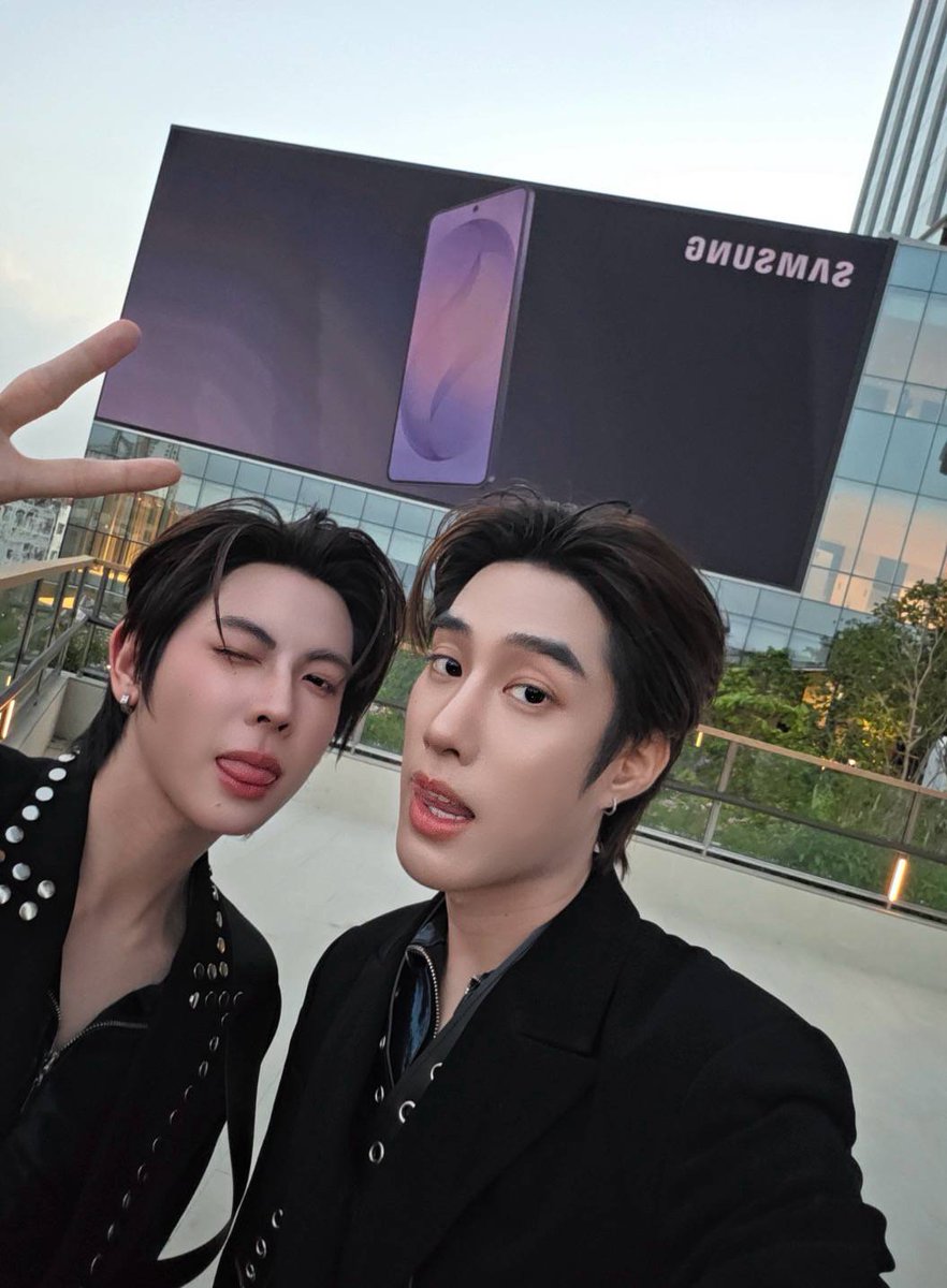พระอาทิตย์ตกสวยจังง

S26 ULTRA X TLEFIRSTONE 
#GalaxyxTleFirstone