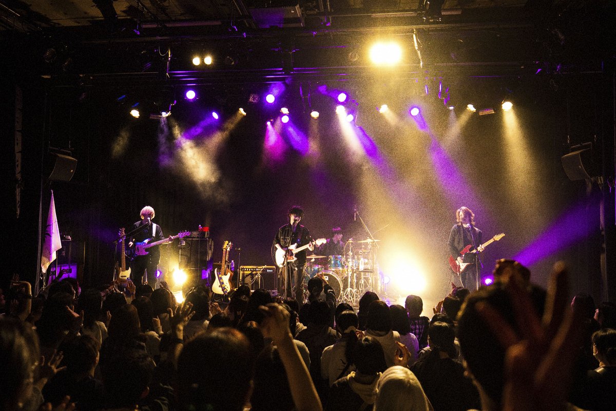 aniverse_brs's tweet photo. 2人組ロックユニット・OrJourney(オールジャーニー)
「1st ONE-MAN LIVE “Arrival”」公式レポート到着!
「僕らの音楽が人生の“旅のおとも”に」。
伊藤昌弘と廣澤優也が提示した、自由で温かな音楽の現在地。
https://t.co/ViMljGTfbz
#伊藤昌弘 #廣澤優也
#オルジャ #OrJ #OrJourney https://t.co/PUMBNWcXdJ
