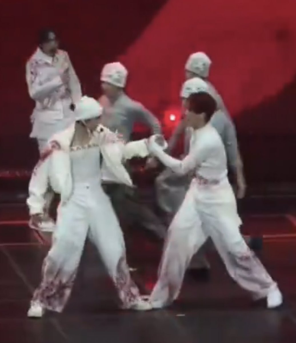 jitakloops's tweet photo. UNIQUE CHOREO WILL HAVE JITAK MOMENT https://t.co/nBFRGVPdx4