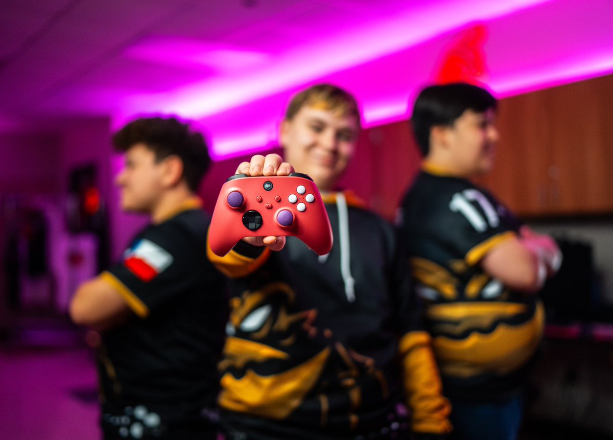 CalhounEsports's tweet photo. Truly a blessing to be able to work with a company like @BattleBeaver 🖤💛🦀x🦫

#CalhounEsports #MoreThanAGame #battlebeavercustoms https://t.co/kxnZXTHtoq