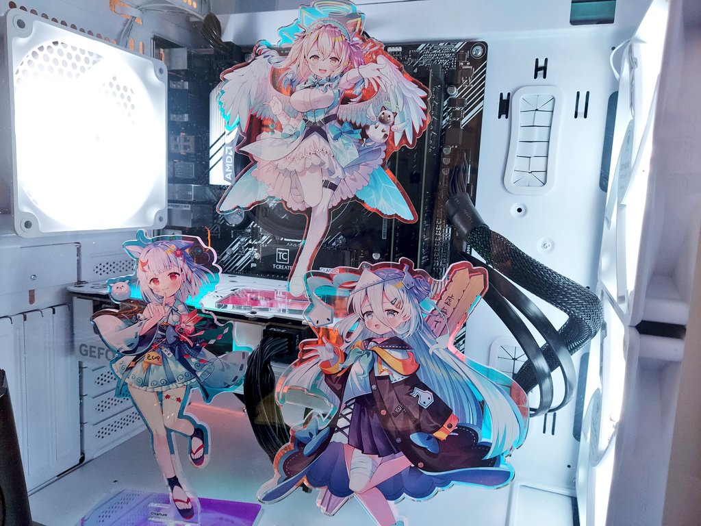 「このPCケース、ケースについてるボタンでファンのライトの消灯、色やパターン変えれ」|❄️青葉きの🌸のイラスト