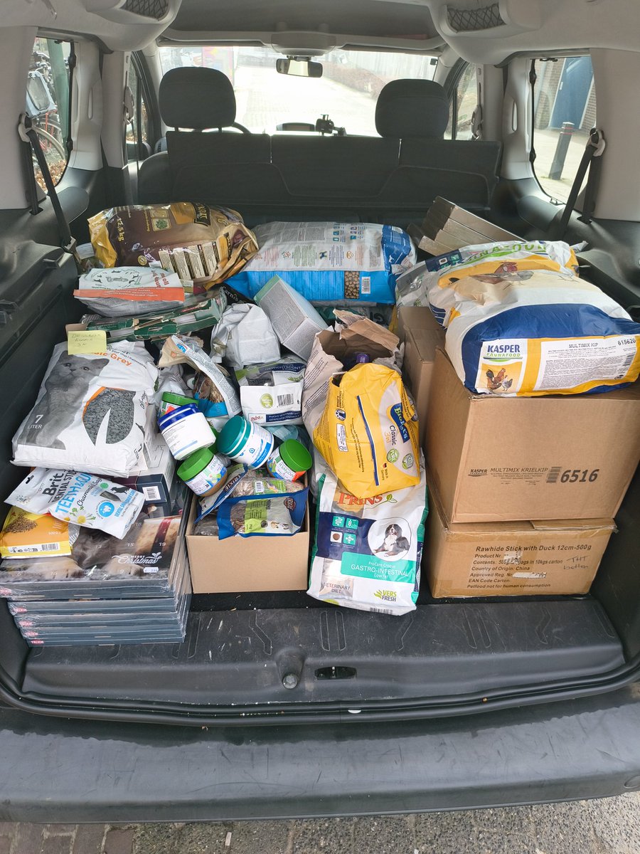 Inzamelpunt #Dierenspeciaalzaak de #IJsbeer  dank jullie wel voor de donatie. Dat wordt genieten 🐾🐾