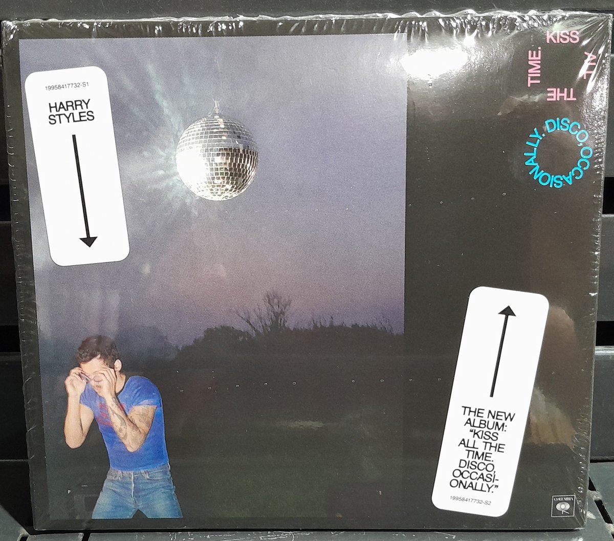 Harry Styles - Kiss All The Time Disco  Occasionally is out now at hmv!

#harrystyles #hmvheadliner