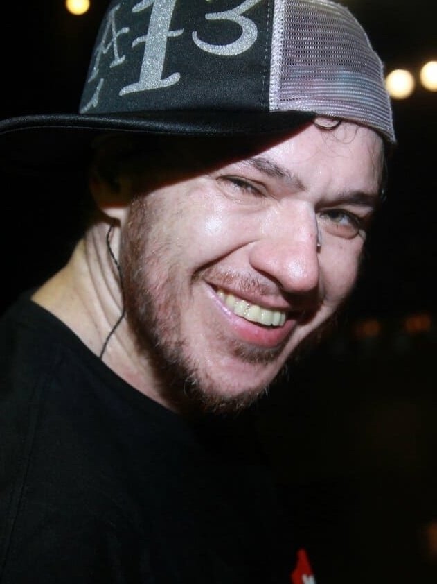 lotus_1_flower's tweet photo. 13 anos de saudades 🖤
Chorão, vocalista do Charlie Brown Jr, nos deixava em 6 de março de 2013.

#RIP #CBJr #Chorao   #chorãoeterno https://t.co/exfwjao8MF