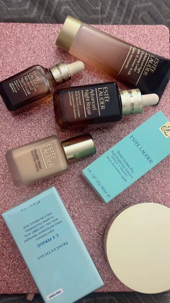 ridaa0mar's tweet photo. Skincare lineup that understood the assignment. ✨🙌🏼
@EsteeLauder 
#EstéeLauder #SkincareRoutine #DoubleWear #NightRepair #SkincareObsessed https://t.co/7sO0h0du5k