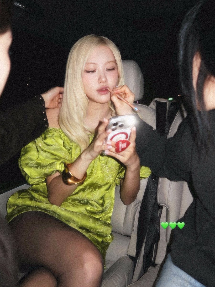 𖥻 ׁ ׅ little princess, 𝑅oseanne! ׁ ׅ ♥︎ tweet media