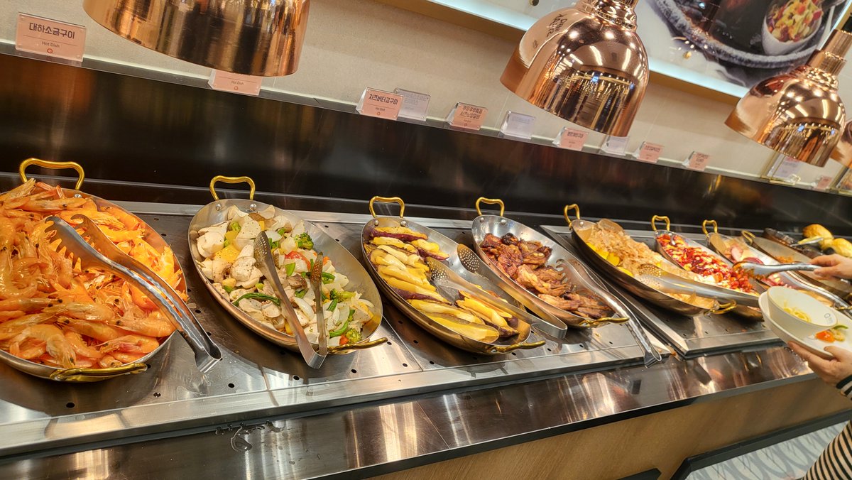 Daniela92590350's tweet image. “Abriu um KuuKuu Gold em Bucheon. Como é premium, tem muito mais variedade de sushi, sobremesas e pratos no buffet.
Até mulhoe à vontade! 😲
Pra quem ama frutos do mar como eu, é o paraíso. 🦐🐟
#Bucheon #KuuKuuGold #Buffet #Sushi #FrutosDoMar”