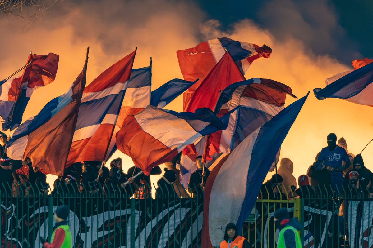 Polonia1911's tweet photo. Kibice to nieodłączna część piłki nożnej. To oni na trybunach tworzą wyjątkową i niepowtarzalną atmosferę.

@WislaKrakowSA u nas zawsze jesteście mile widziani. Do zobaczenia w sektorze gości w maju przy K6 👋

#RówneZasadyGry https://t.co/PTpj0tqPKF