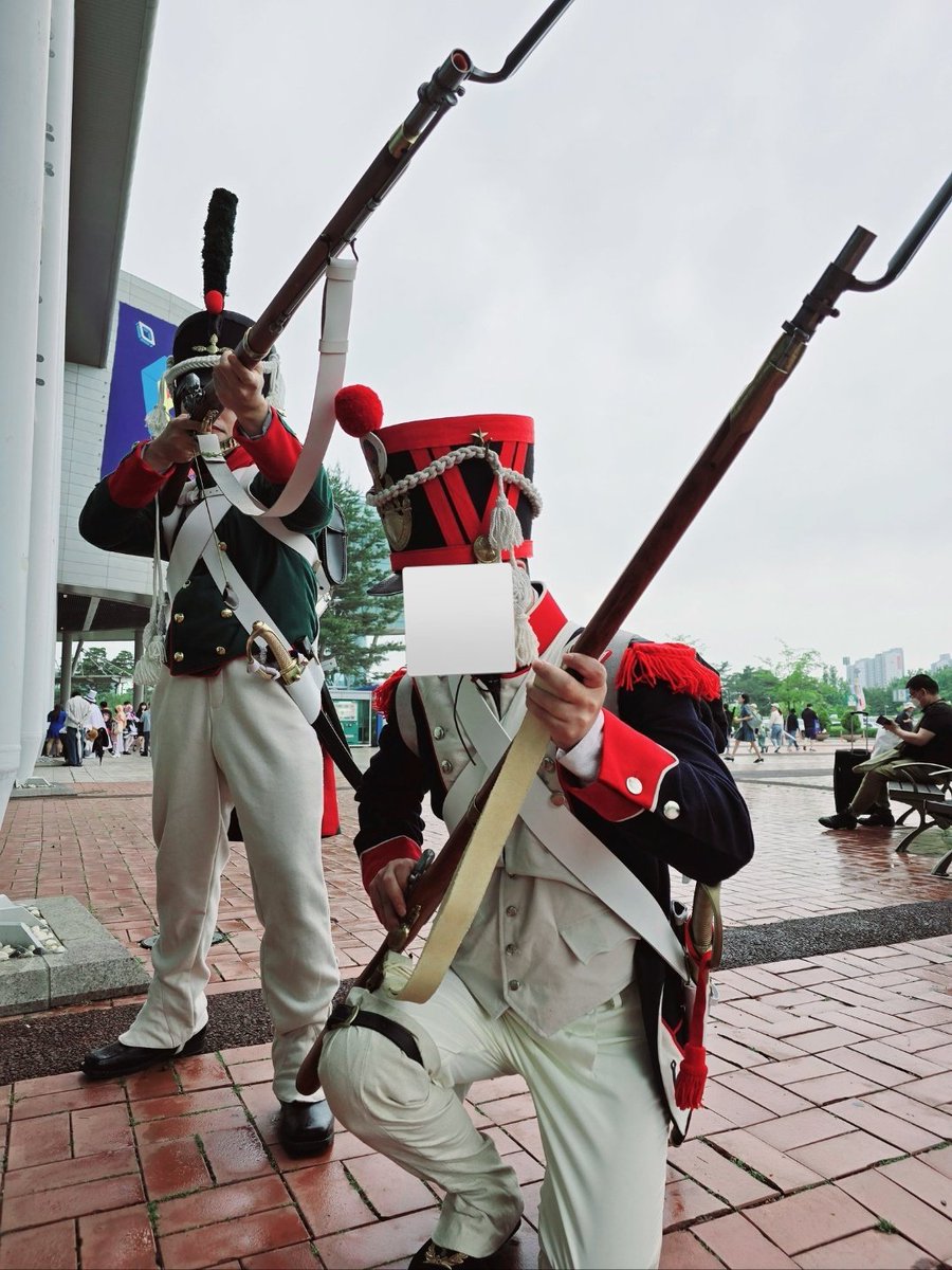 수염맨 코스프레 관련 계정 tweet media