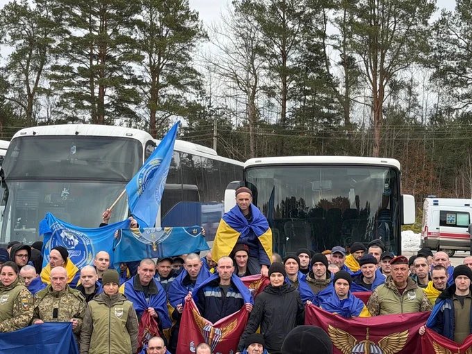 IuliiaMendel's tweet photo. 300 more Ukrainians are back home from the Russian captivity 🙏 God, bless Ukraine for peace https://t.co/9L1JRQs64N