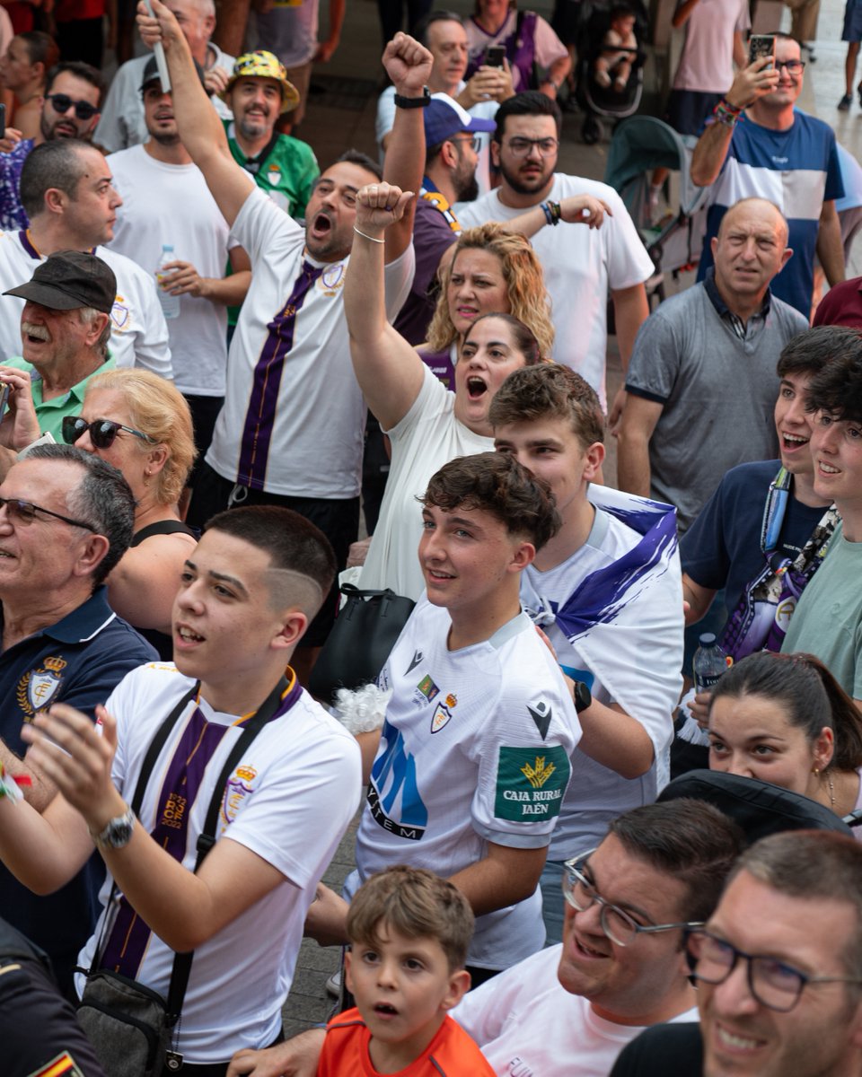 ⚽ ¡La previa del derbi también se juega fuera del campo!

Animamos a toda la afición a acudir al estadio para acompañar al equipo antes del partido y darle el último aliento camino del derbi
Ven con tu camiseta, tu bufanda y tus colores para recibir a los jugadores y demostrar,