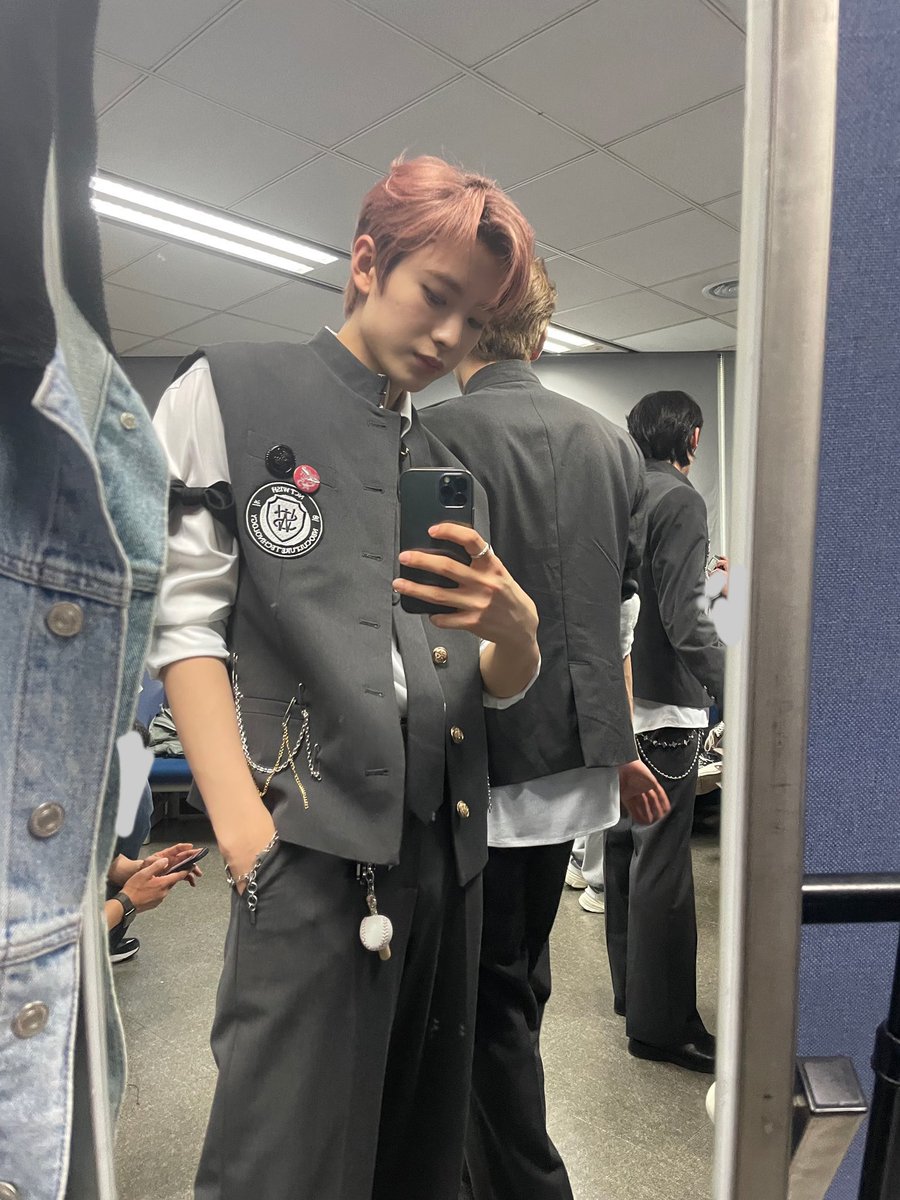 wishforyushi's tweet photo. Last time we saw pink yushi was because of his red hair faded but now it is really pink hair 😭😭😭😭😭😭😭😭😭😭😭😭😭😭😭 https://t.co/kdHQNHi2c6