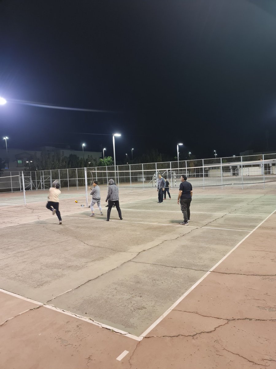 hikingtaibah's tweet photo. شكرا وزارة الرياضة في #المدينة_المنورة على اتاحة الملاعب المكشوفة لفريق #هايكنج_طيبة للاستمتاع بلعبة #كرة_الطائرة في #رمضان 
وشكرا مرة اخرى على الدعوة للافطار الرمضاني الذي جمعنا بأصدقاء الرياضة 
#الرياضة_تجمعنا https://t.co/kfuGHjuxFh